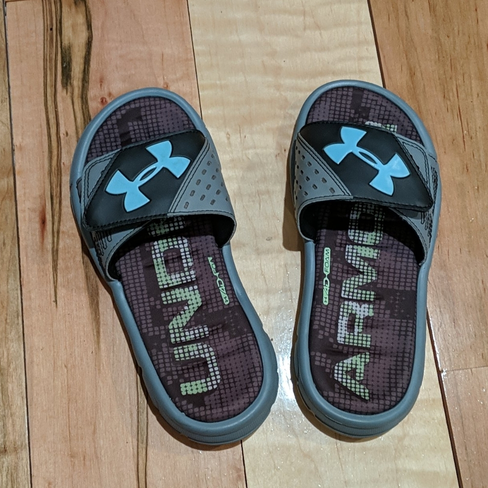 Under armour boys sandals 3Y